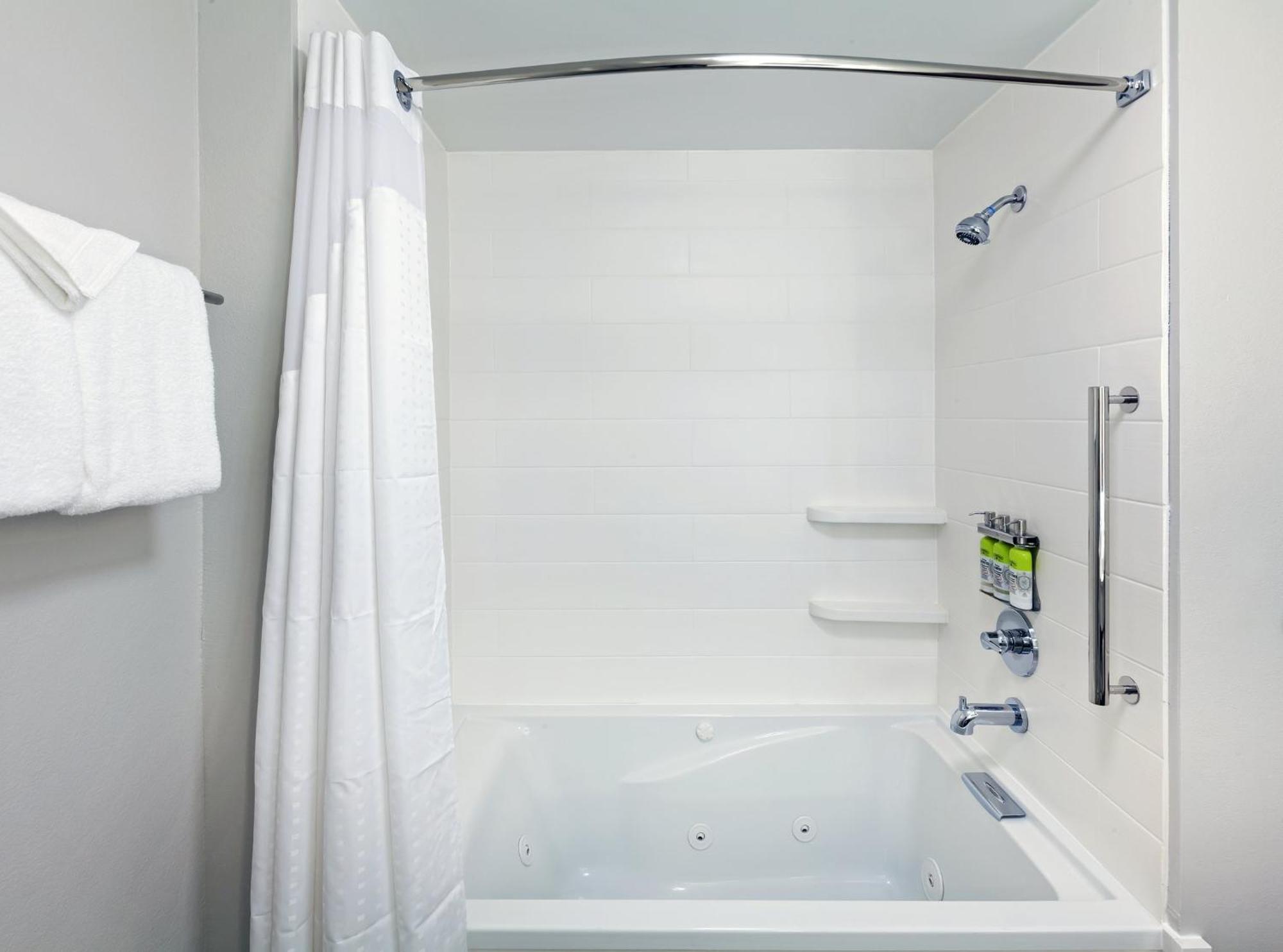 Holiday Inn Express & Suites Tulsa South - Woodland Hills By Ihg Extérieur photo